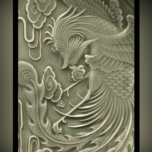 Phoenix Dragon Asian 9” Glazed Celadon Green Plate Signed . Estate pre-loved. - Picture 11 of 11